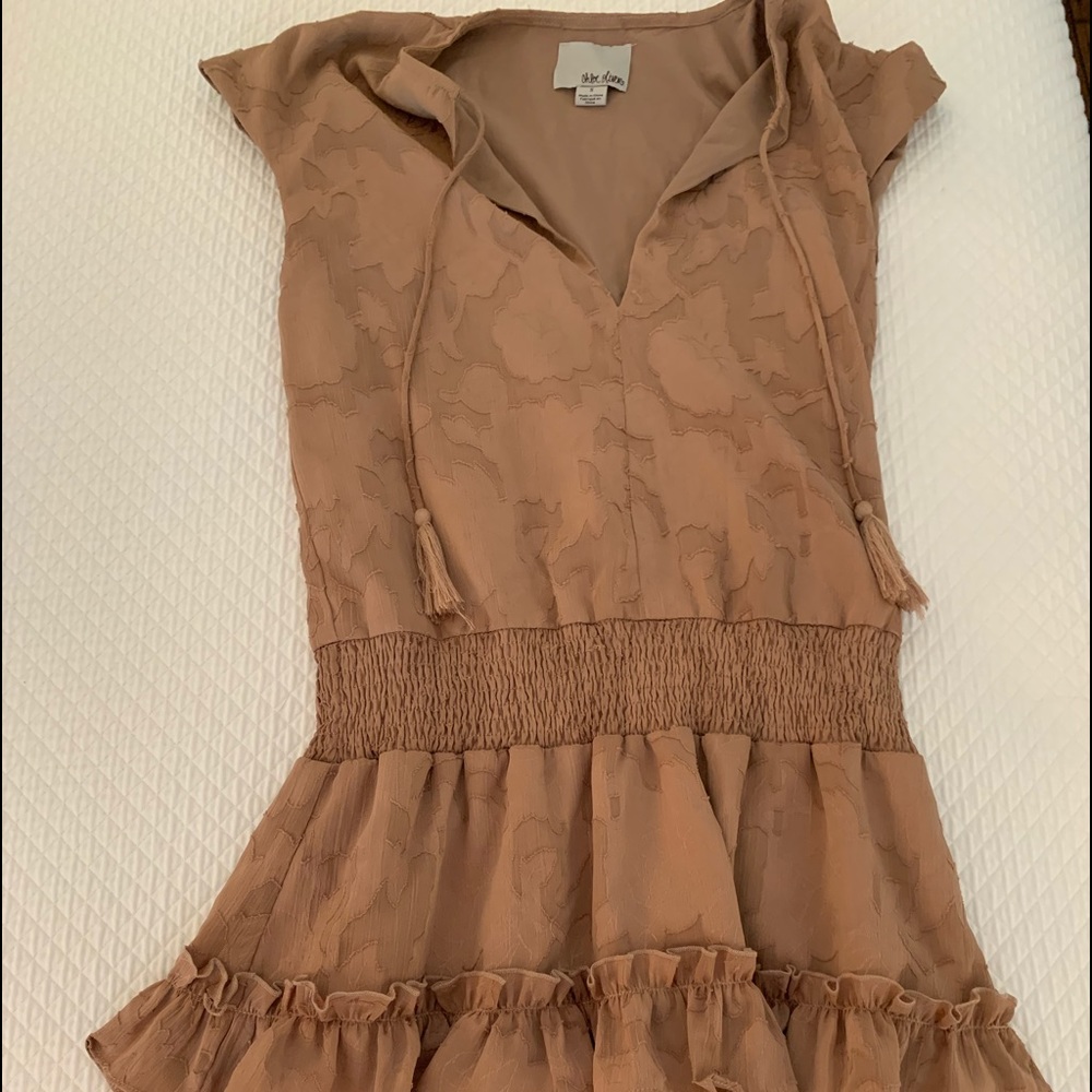 Gorgeous short sleeved dress!